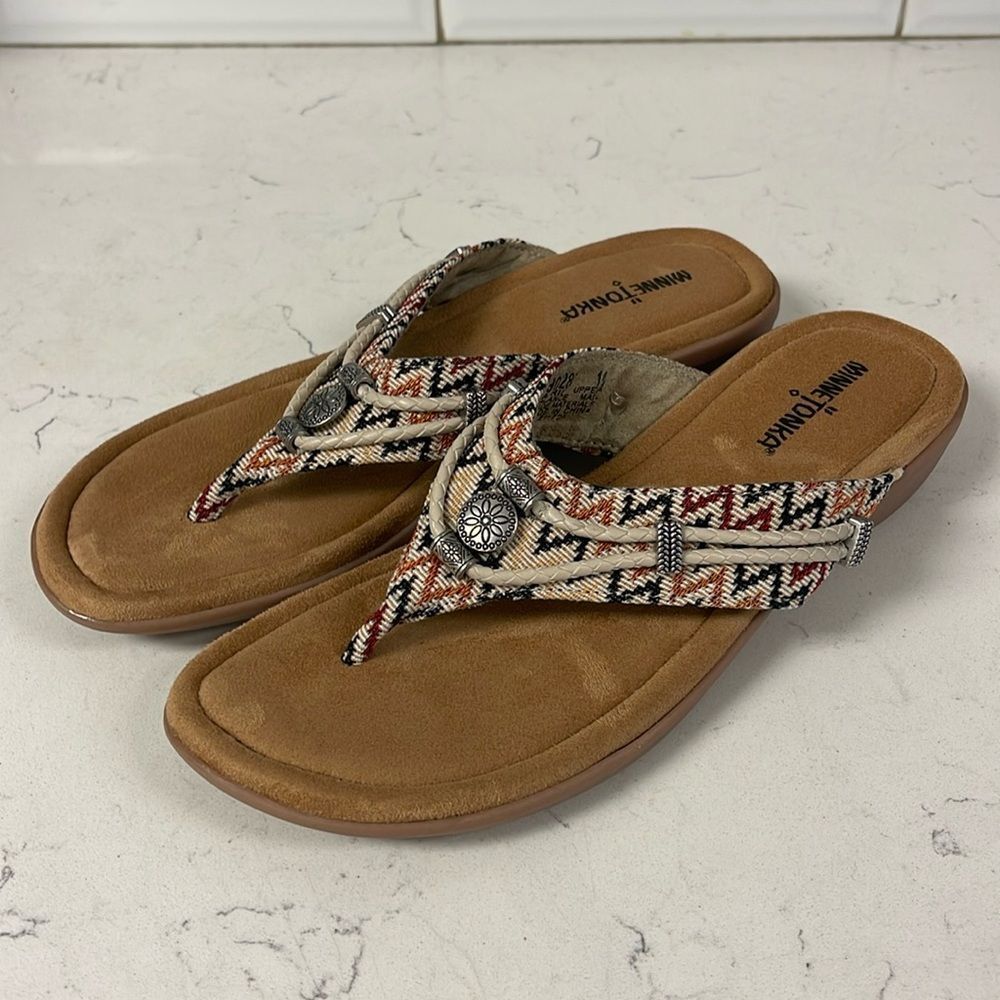 Minnetonka Sandals Womens Flip Flops Tan Canvas Chevron Size 10 (5909288) Thong